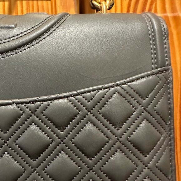 Tory Burch Fleming Bag. Gray with gold hardware. Very good condition - Picture 13 of 14